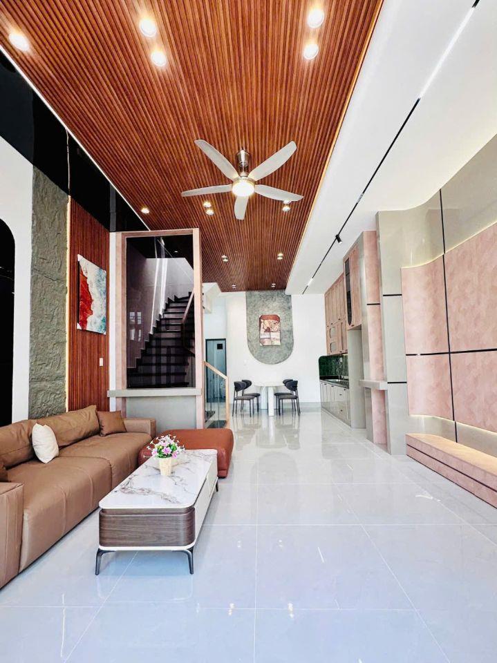 Nhà 1 lầu 1 trệt sr hoàn công 4.25 tỷ_90m2_ sân ô tô 7 chỗ