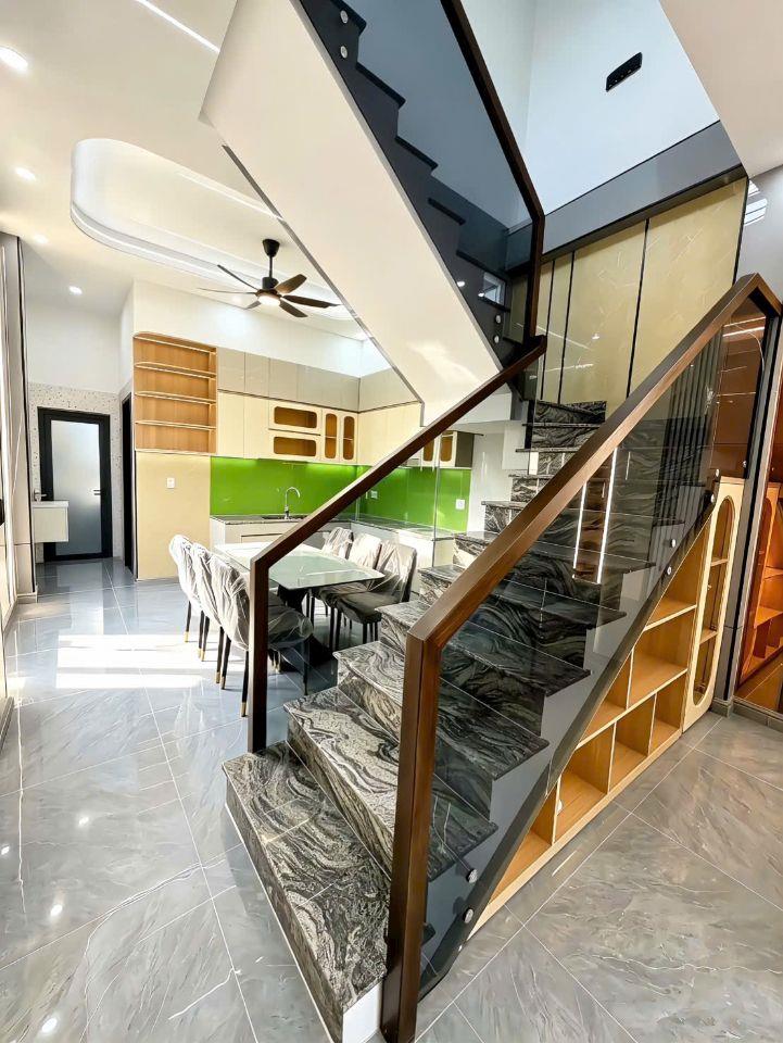 Nhà sr hoàn công 3.2 tỷ_70 m2_1 lầu 1 trệt ,3 phòng ngủ sát khu tđc Bửu Hòa