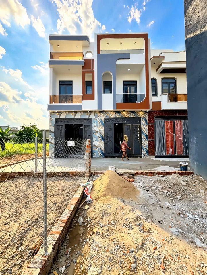 Nhà sr hoàn công 3.2 tỷ_70 m2_1 lầu 1 trệt ,3 phòng ngủ sát khu tđc Bửu Hòa