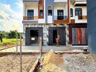 Nhà sr hoàn công 3.2 tỷ_70 m2_1 lầu 1 trệt ,3 phòng ngủ sát khu tđc Bửu Hòa