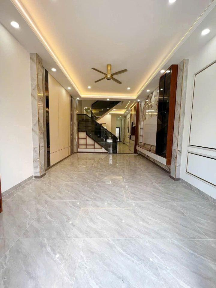 Nhà mới xây 4.3 tỷ_80 m2_1 lầu 1 trệt sân ô tô