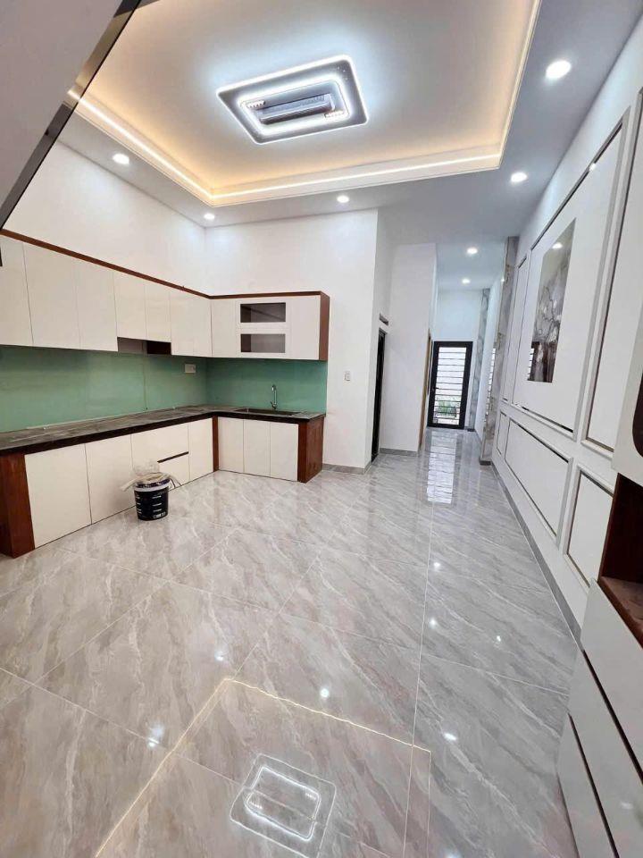 Nhà mới xây 4.3 tỷ_80 m2_1 lầu 1 trệt sân ô tô