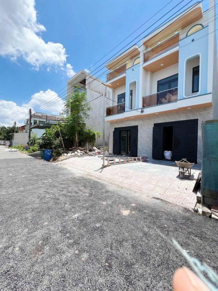 Nhà mới xây 4.3 tỷ_80 m2_1 lầu 1 trệt sân ô tô