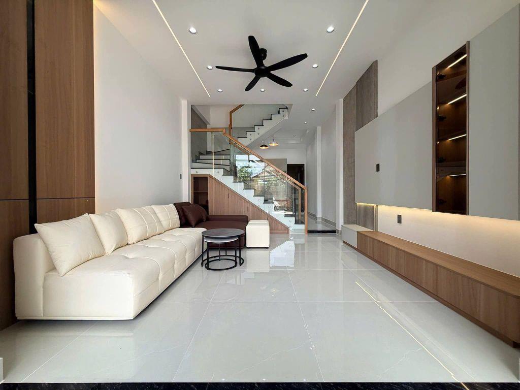 Nhà 2 lầu 1 trệt mới xây 3.7 tỷ _60m2_sân ô tô