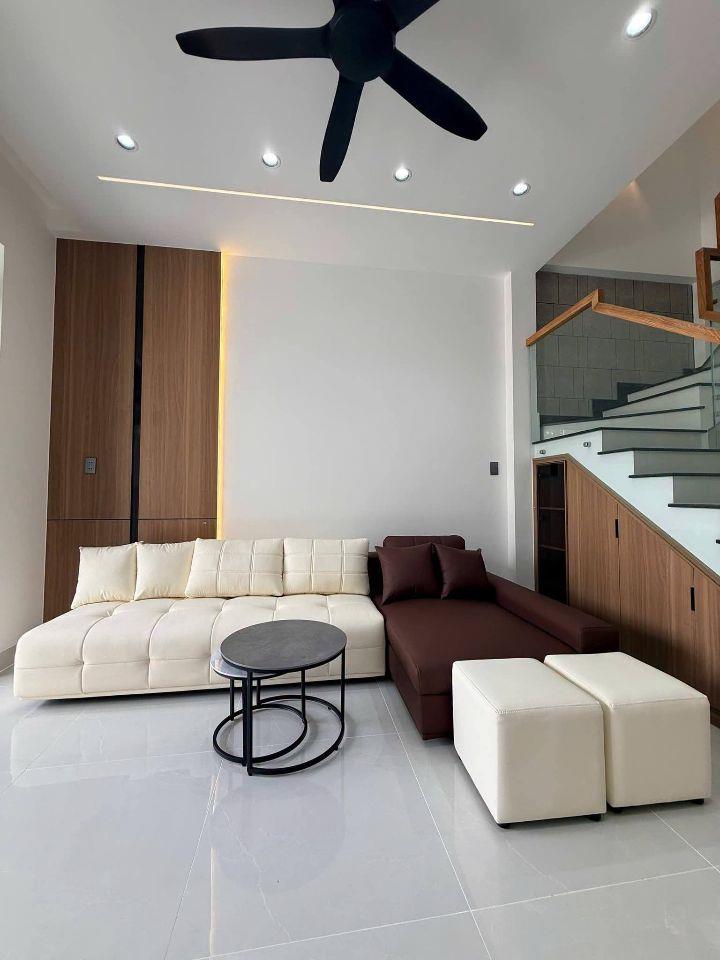 Nhà 2 lầu 1 trệt mới xây 3.7 tỷ _60m2_sân ô tô