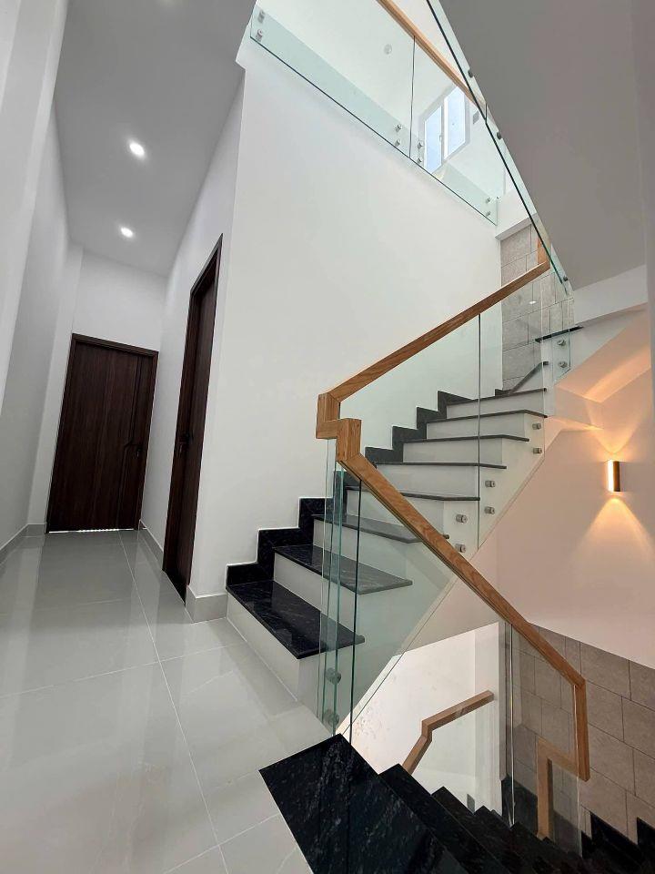 Nhà 2 lầu 1 trệt mới xây 3.7 tỷ _60m2_sân ô tô