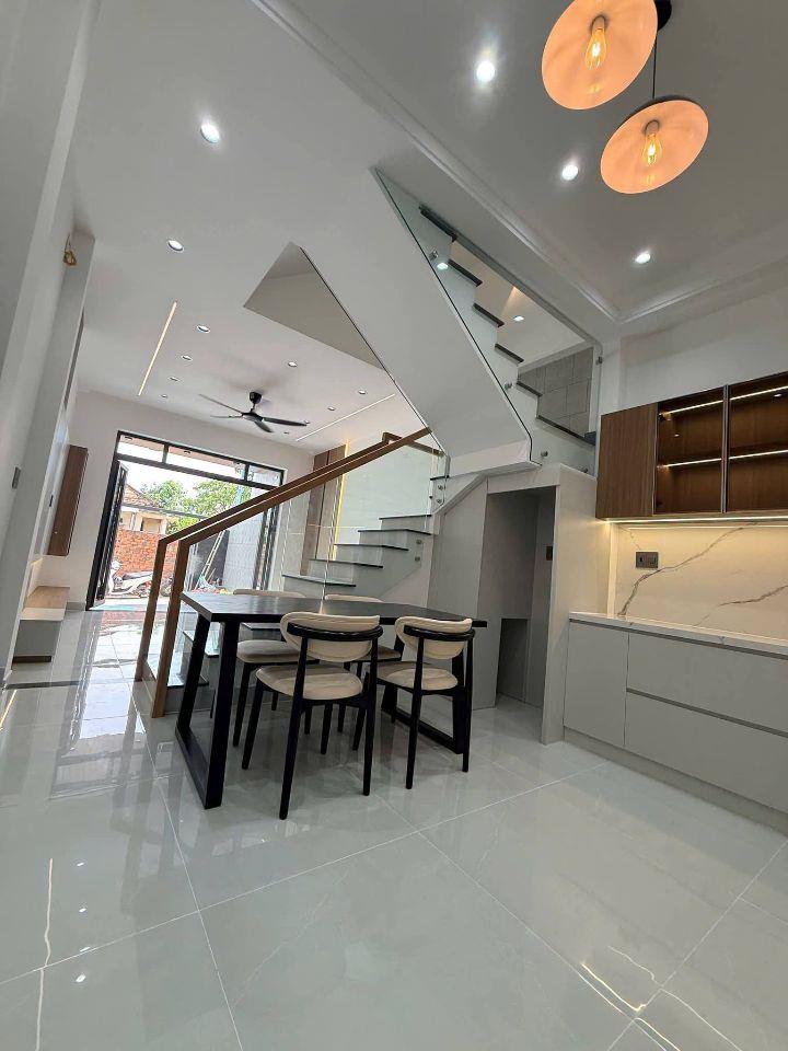 Nhà 2 lầu 1 trệt mới xây 3.7 tỷ _60m2_sân ô tô