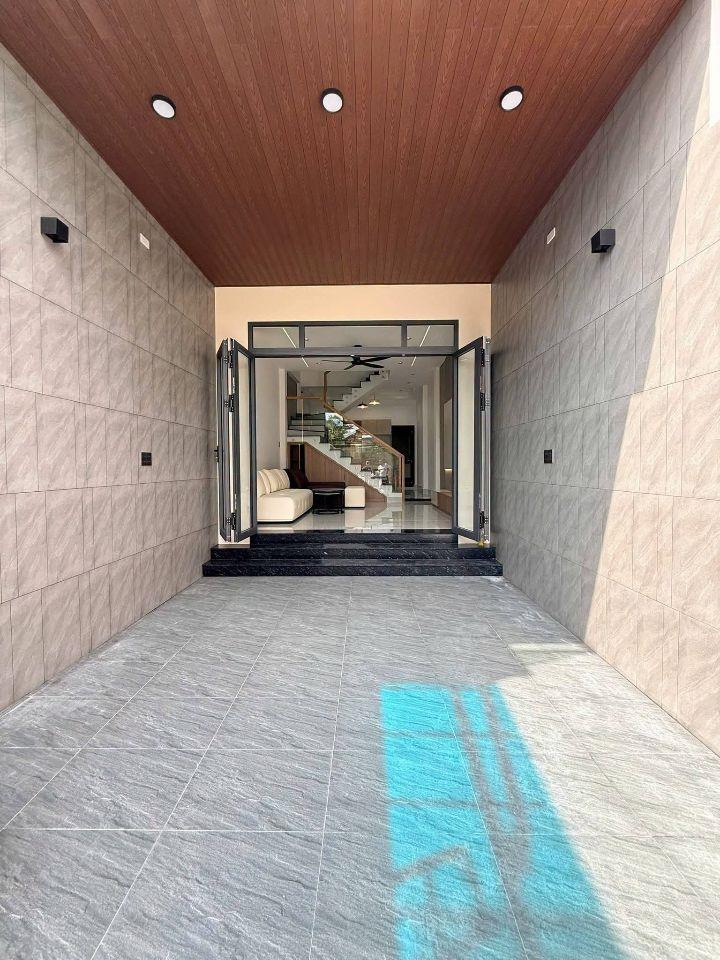 Nhà 2 lầu 1 trệt mới xây 3.7 tỷ _60m2_sân ô tô
