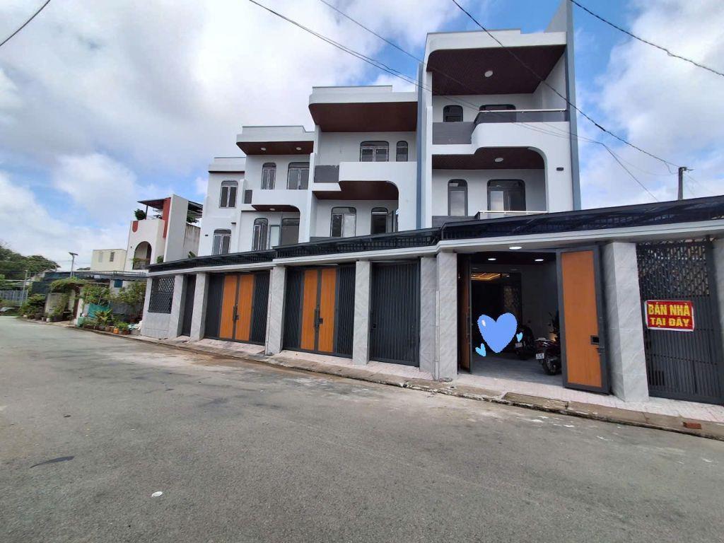 Nhà 2 lầu 1 trệt mới  xây ,đường 8m 5.2 tỷ_100m2