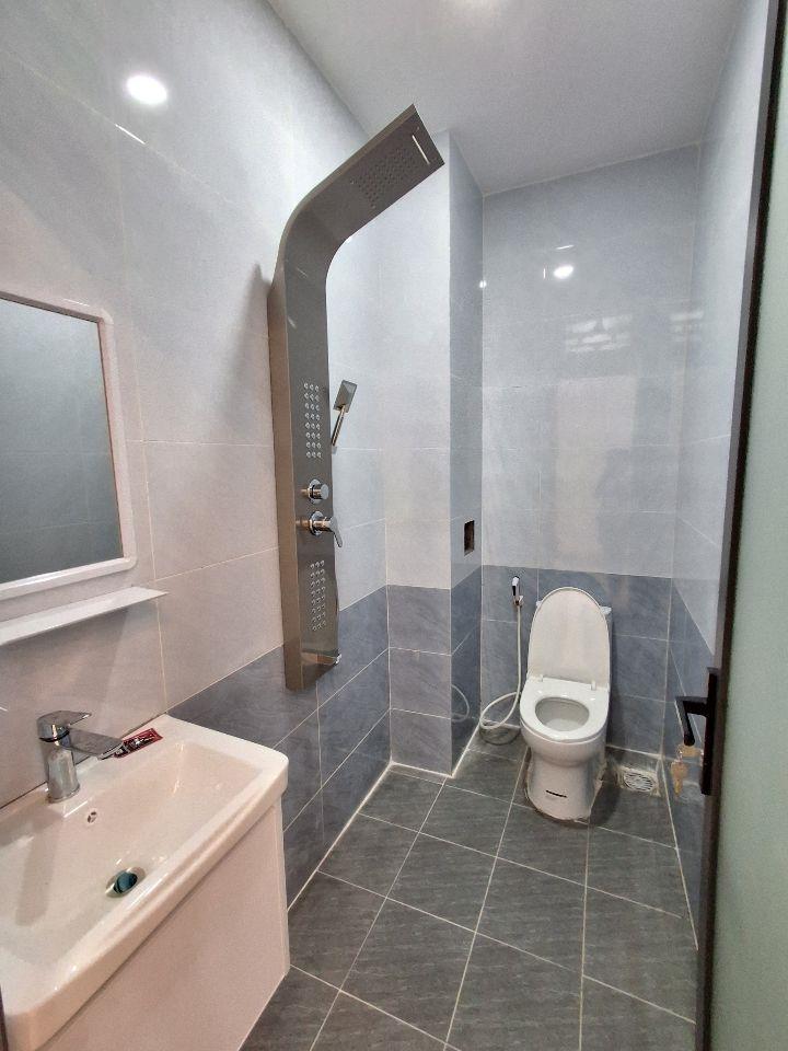 Nhà 2 lầu 1 trệt mới  xây ,đường 8m 5.2 tỷ_100m2