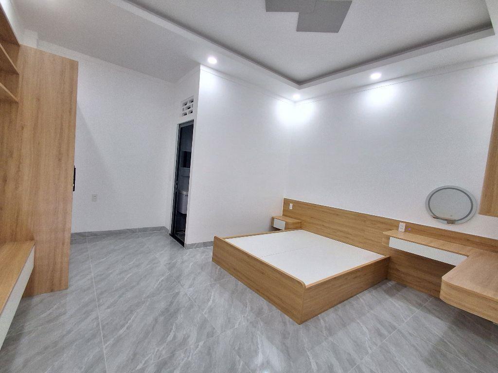 Nhà 2 lầu 1 trệt mới  xây ,đường 8m 5.2 tỷ_100m2
