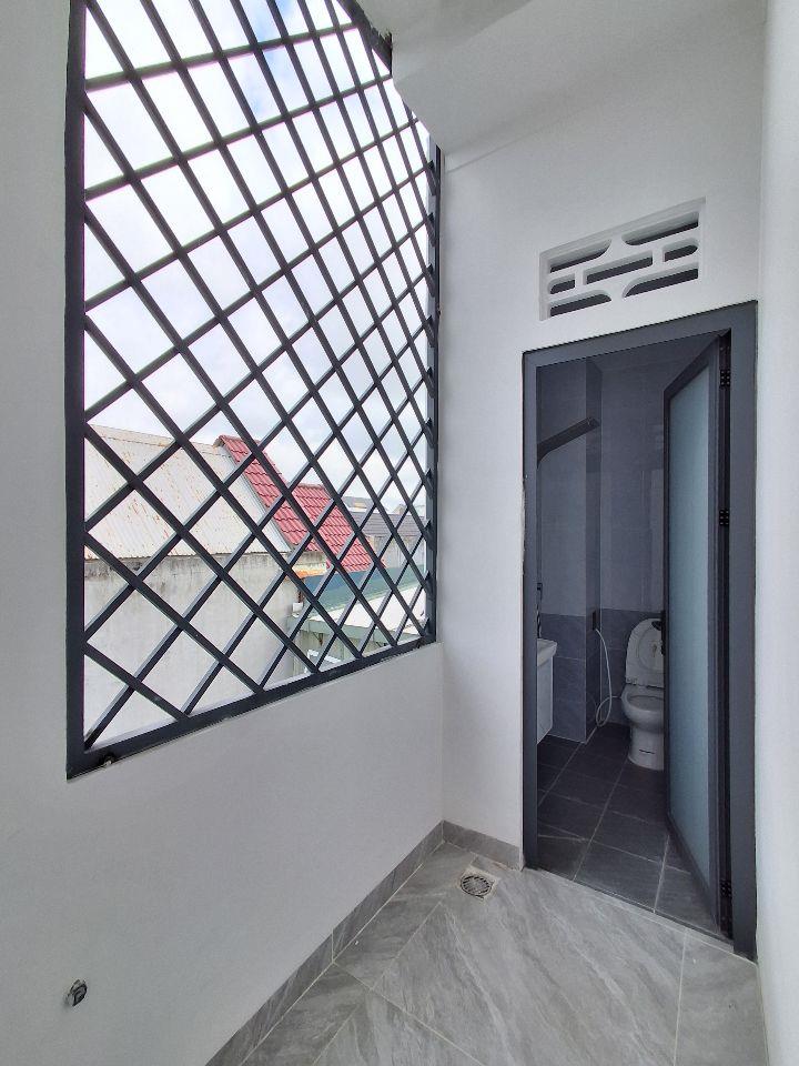 Nhà 2 lầu 1 trệt mới  xây ,đường 8m 5.2 tỷ_100m2