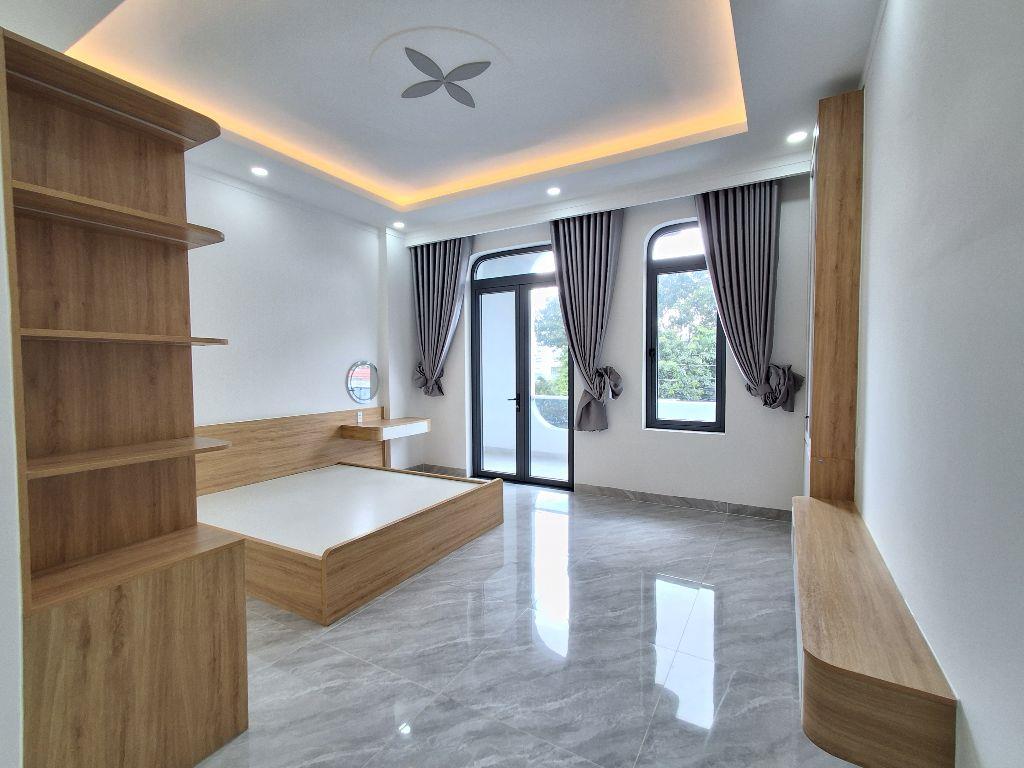 Nhà 2 lầu 1 trệt mới  xây ,đường 8m 5.2 tỷ_100m2