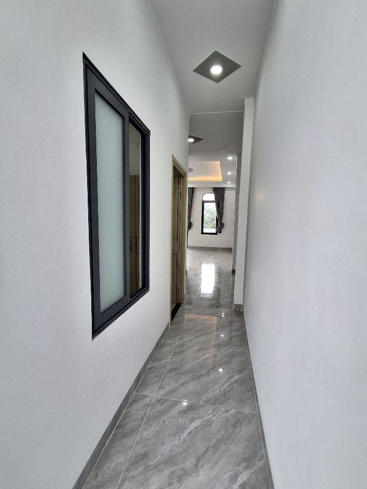 Nhà 2 lầu 1 trệt mới  xây ,đường 8m 5.2 tỷ_100m2
