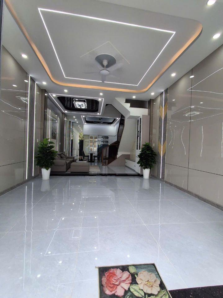 Nhà sr hoàn công mới xây 2 lầu 1 trệt 5.5 tỷ _90 m2_đường 8m thông 