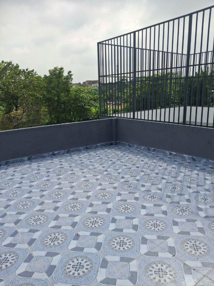 Nhà sr hoàn công mới xây 2 lầu 1 trệt 5.5 tỷ _90 m2_đường 8m thông 