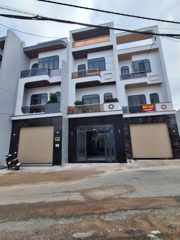 Nhà sr hoàn công mới xây 2 lầu 1 trệt 5.5 tỷ _90 m2_đường 8m thông 