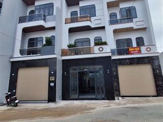 Nhà sr hoàn công mới xây 2 lầu 1 trệt 5.5 tỷ _90 m2_đường 8m thông 