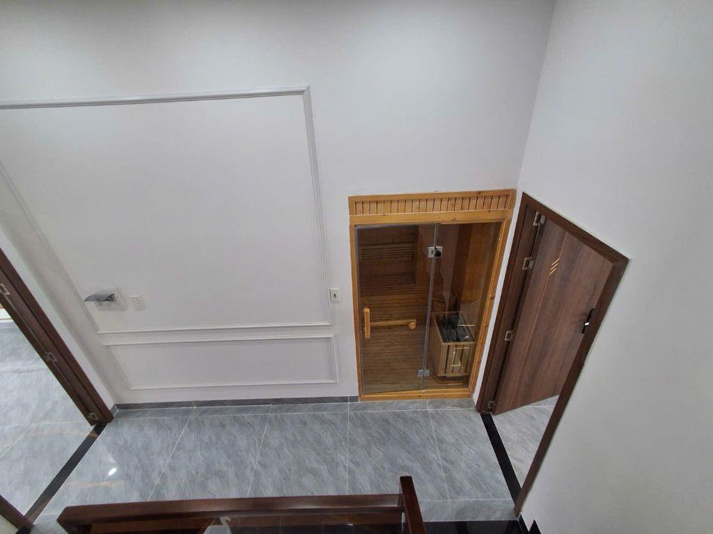Nhà sr hoàn công mới xây 2 lầu 1 trệt 5.5 tỷ _90 m2_đường 8m thông 