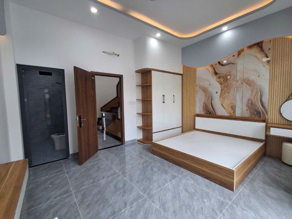 Nhà sr hoàn công mới xây 2 lầu 1 trệt 5.5 tỷ _90 m2_đường 8m thông 