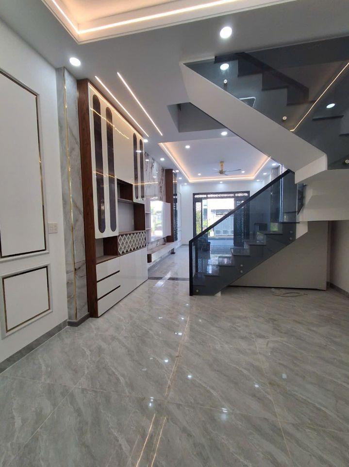 Nhà sr hoàn công mới xây 2 lầu 1 trệt 4.3 tỷ _81 m2, đường nhựa 12m khu TĐC Bửu Hòa 
