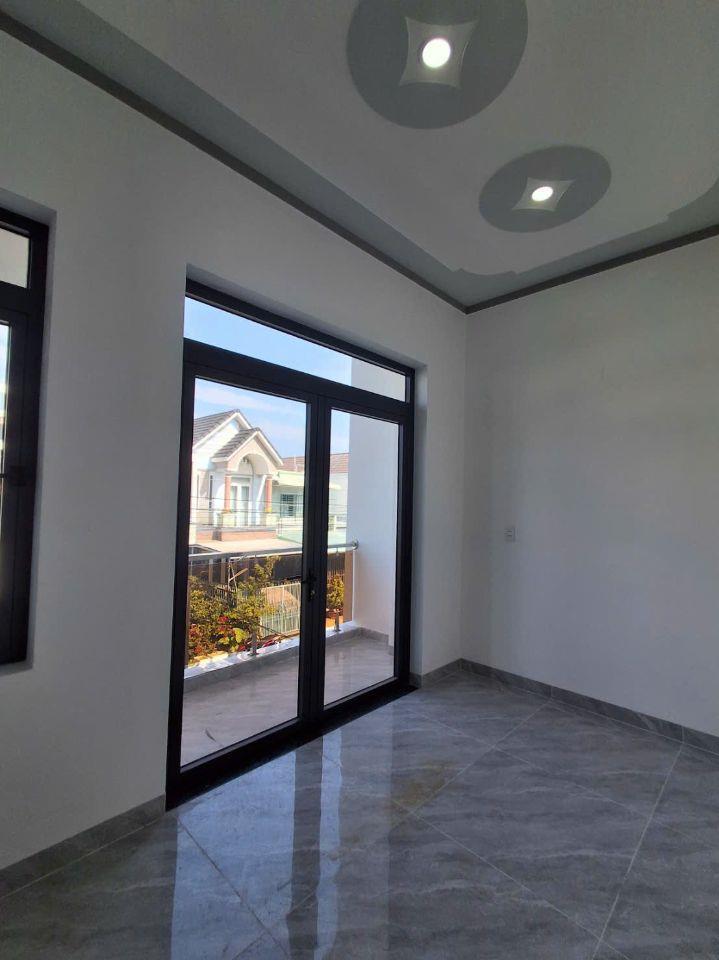 Nhà sr hoàn công mới xây 2 lầu 1 trệt 4.3 tỷ _81 m2, đường nhựa 12m khu TĐC Bửu Hòa 