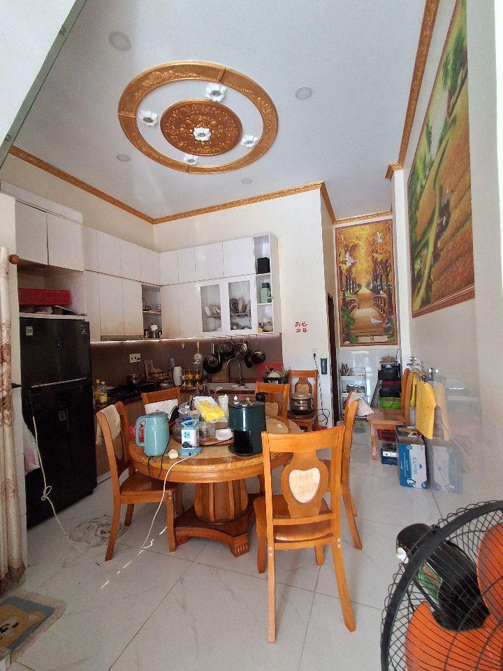 Nhà mặt tiền 12m,1 lầu 1 trệt 68m2, 3 phòng ngủ