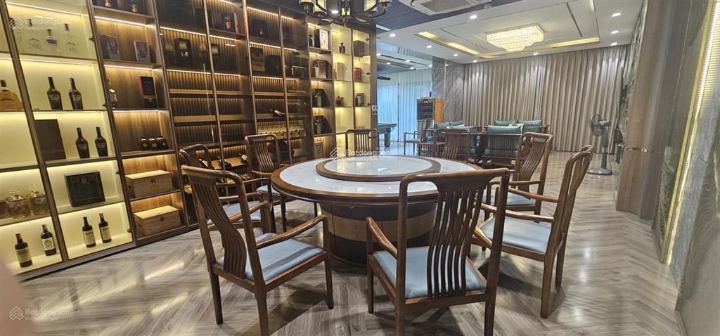 Cho thuê nguyên sàn tầng trệt 339m2 thích hợp coffee, nhà hàng, spa, vp cao cấp giá tốt