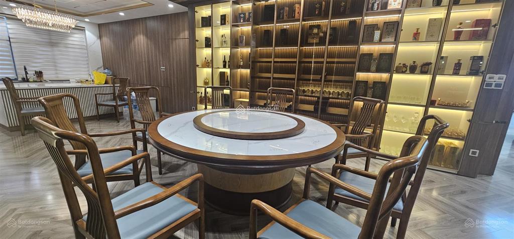 Cho thuê nguyên sàn tầng trệt 339m2 thích hợp coffee, nhà hàng, spa, vp cao cấp giá tốt