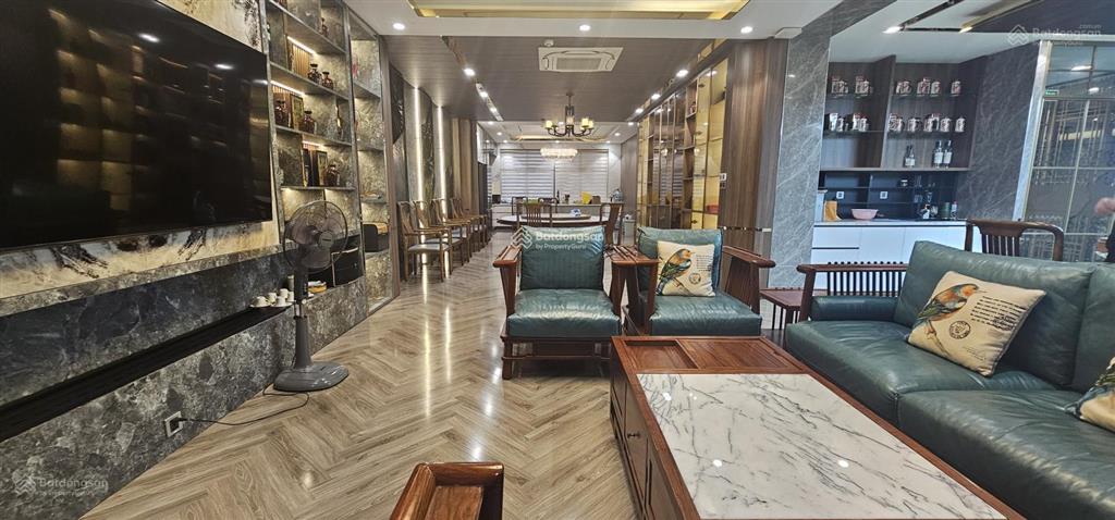 Cho thuê nguyên sàn tầng trệt 339m2 thích hợp coffee, nhà hàng, spa, vp cao cấp giá tốt