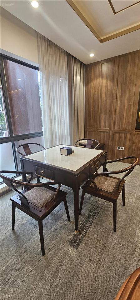 Cho thuê nguyên sàn tầng trệt 339m2 thích hợp coffee, nhà hàng, spa, vp cao cấp giá tốt