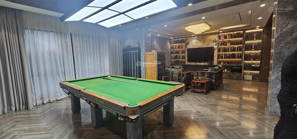 Cho thuê nguyên sàn tầng trệt 339m2 thích hợp coffee, nhà hàng, spa, vp cao cấp giá tốt