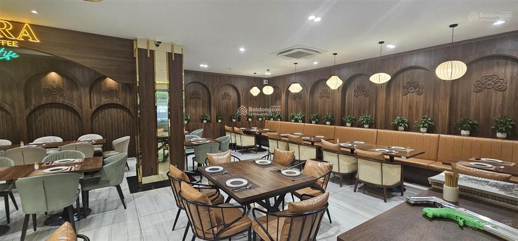 Cho thuê nguyên sàn tầng 2, diện tích 328 m2 thích hợp coffee, nhà hàng, spa, vp cao cấp giá tốt
