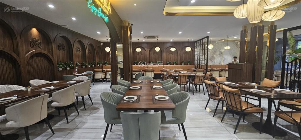Cho thuê nguyên sàn tầng 2, diện tích 328 m2 thích hợp coffee, nhà hàng, spa, vp cao cấp giá tốt