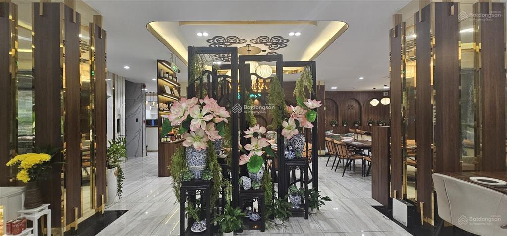 Cho thuê nguyên sàn tầng 2, diện tích 328 m2 thích hợp coffee, nhà hàng, spa, vp cao cấp giá tốt