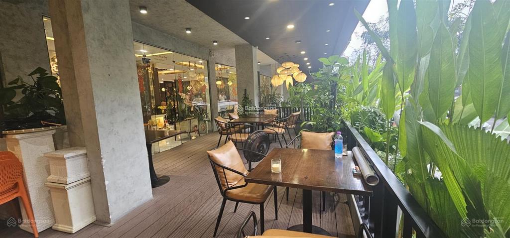 Cho thuê nguyên sàn tầng 2, diện tích 328 m2 thích hợp coffee, nhà hàng, spa, vp cao cấp giá tốt