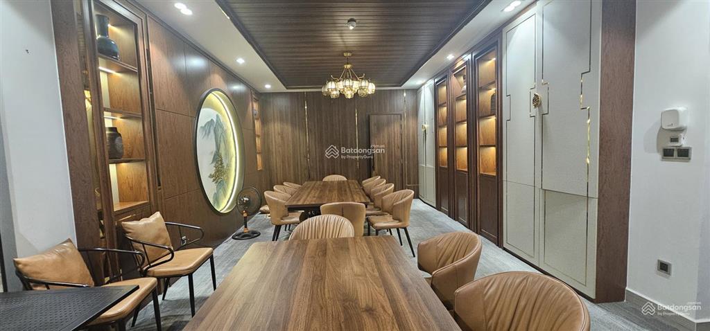 Cho thuê nguyên sàn tầng 2, diện tích 328 m2 thích hợp coffee, nhà hàng, spa, vp cao cấp giá tốt