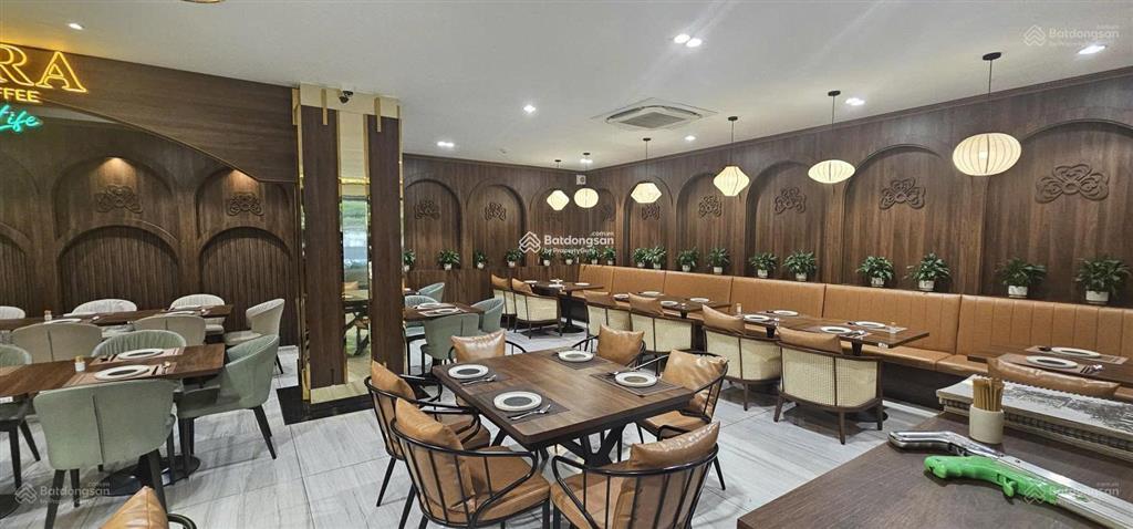 Cho thuê 2 sàn văn phòng  tổng diện tích  667m2  thích hợp kinh doanh nhà hàng, coffee,văn phòng