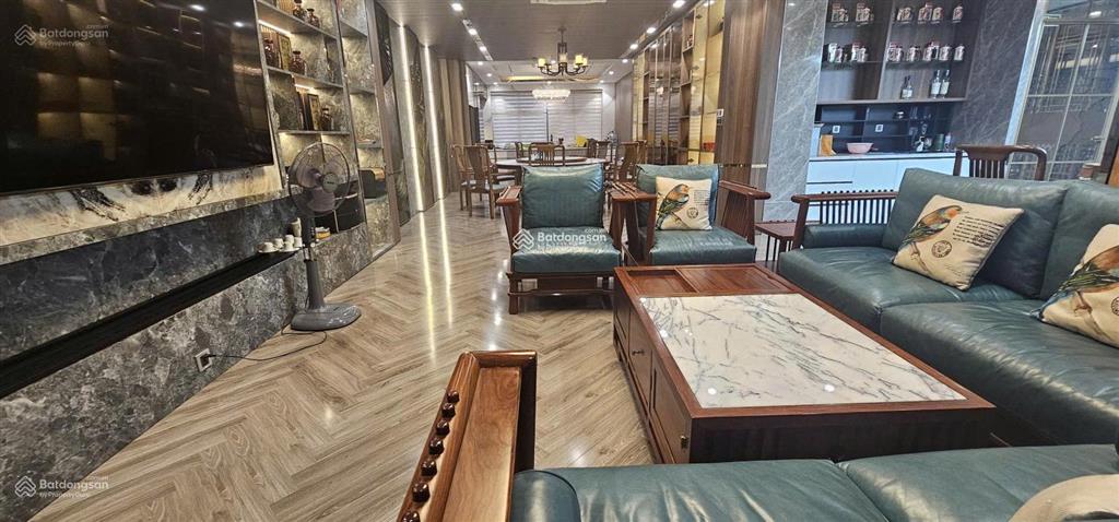 Cho thuê 2 sàn văn phòng  tổng diện tích  667m2  thích hợp kinh doanh nhà hàng, coffee,văn phòng