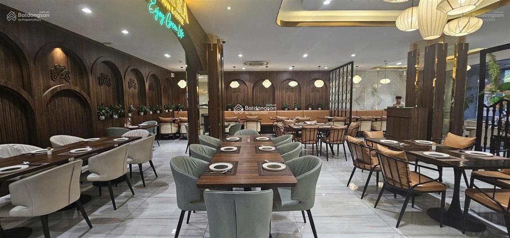 Cho thuê 2 sàn văn phòng  tổng diện tích  667m2  thích hợp kinh doanh nhà hàng, coffee,văn phòng