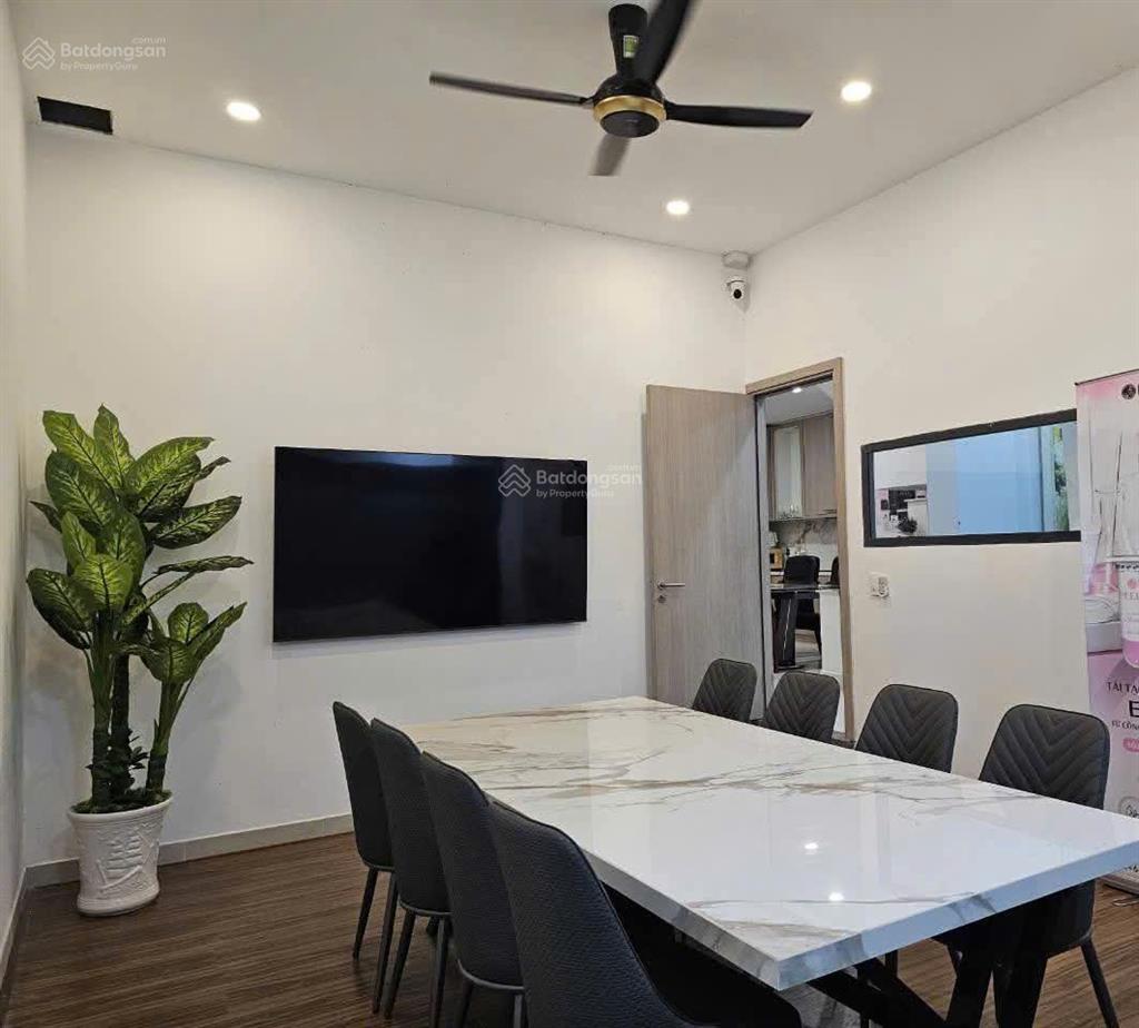 Chính chủ cho thuê nhà nguyên căn cao cấp 3 tầng quận 12 siêu rẻ