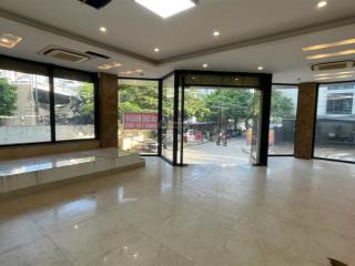 Cho thuê mặt bằng kinh doanh tốt tầng 1 ngã 3 vỉa hè rộng oto đỗ cửa thoải mái ô góc view đẹp