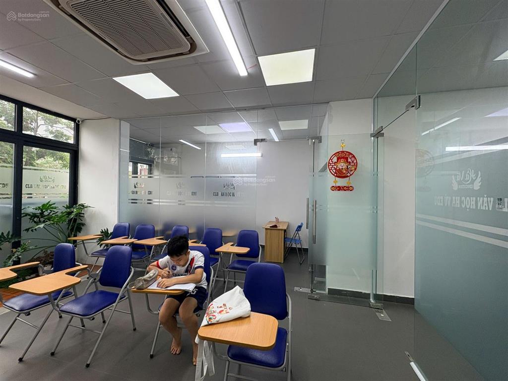 Cho thuê văn phòng mặt đường hàm nghi vị trí đẹp view đẹp thoáng oto đỗ cửa thoải mái