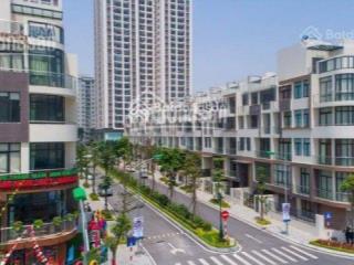 Cho thuê văn phòng tại mon city view đẹp vào ngay giá rẻ ban công rộng đẹp