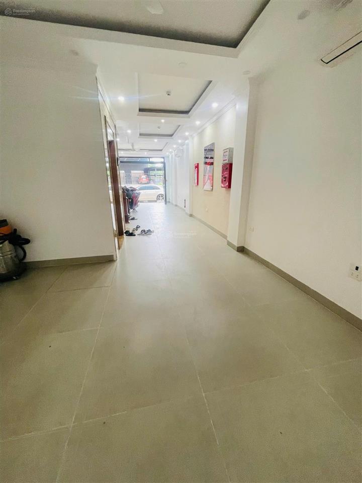 Cho thuê cửa hàng tại goldmark city, giá cực chất 22,5 triệu, 80m2, 2 mặt tiền đối diện chung cư