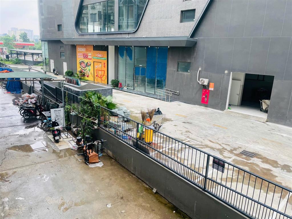 Cho thuê cửa hàng tại goldmark city, giá cực chất 22,5 triệu, 80m2, 2 mặt tiền đối diện chung cư