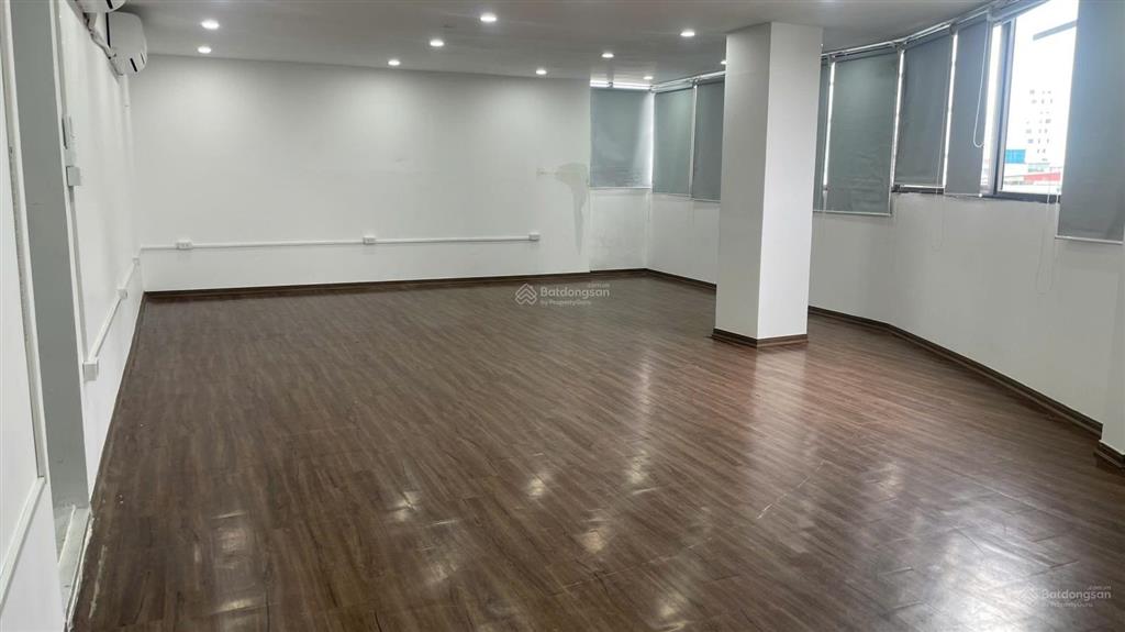 Cho thuê văn phòng tại nguyễn hoàng, 6 triệu, 60 m2 ô góc ô tô đỗ cửa đẹp
