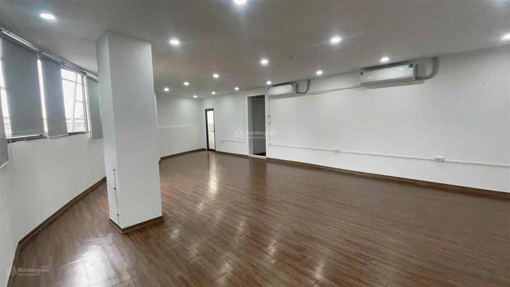 Cho thuê văn phòng tại nguyễn hoàng, 6 triệu, 60 m2 ô góc ô tô đỗ cửa đẹp