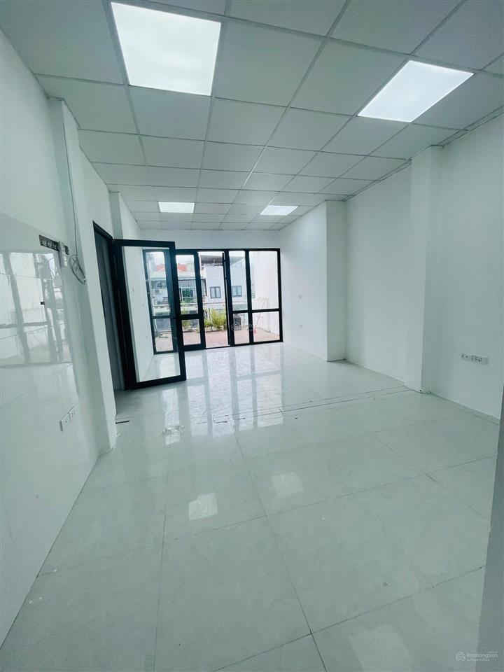 Cho thuê văn phòng tại mon city, 6 triệu, 40m2, hướng nam đẹp mặt đường hàm nghi