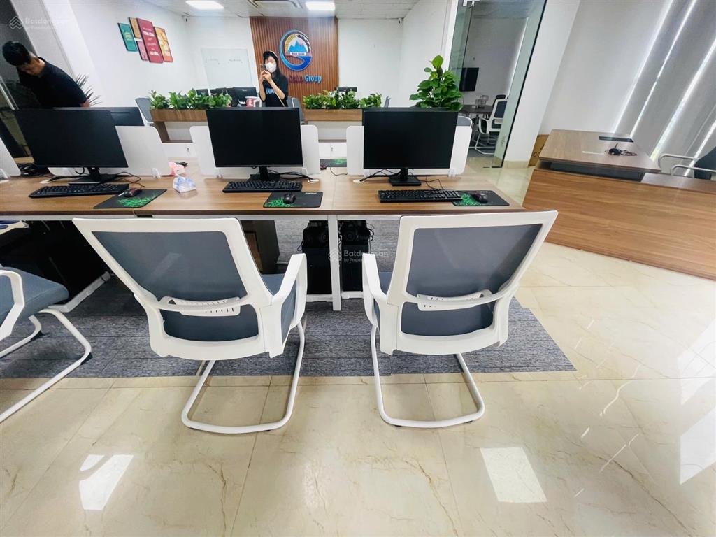 Cho thuê văn phòng tại nguyễn hoàng, 18 triệu vnd, 120m2, ô góc đỗ oto xe máy thoải mái